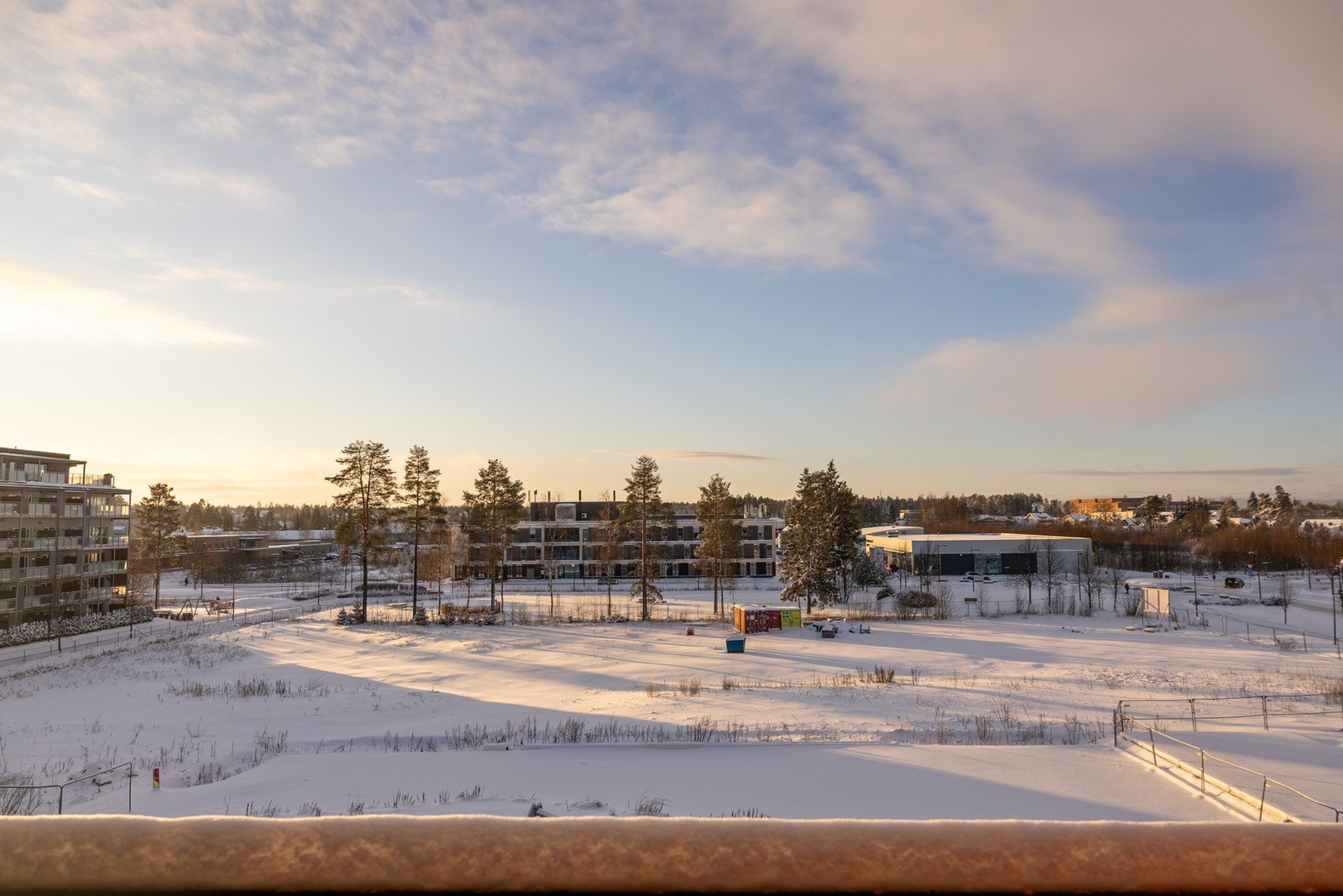 I en moderne bolig i Kanalparken bor du både praktisk og hyggelig. Galleribilde