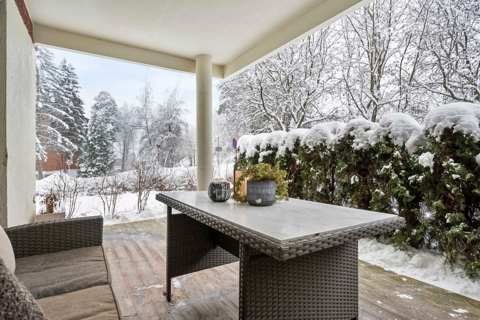Beliggende i en særdeles fin boligblokk på Østerås finner du denne 3-roms leiligheten med terrasse og adkomst til hage Galleribilde