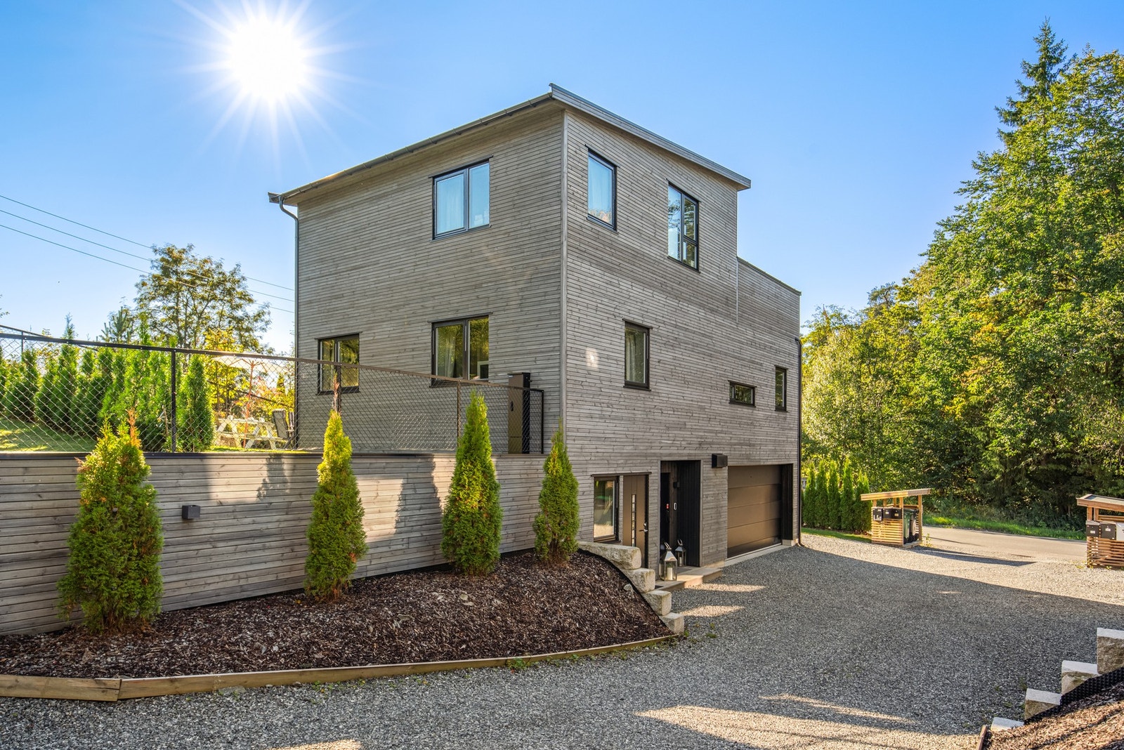 Meget flott og moderne enebolig fra 2021 som går over 3 plan Galleribilde