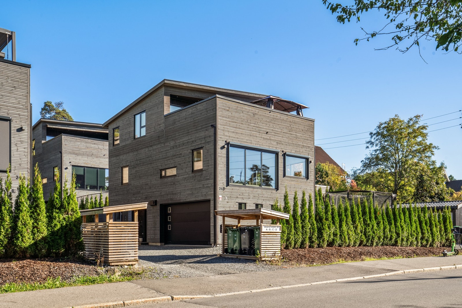 Boligen har en flott beliggenhet i et meget populært og barnevennlig område med nærhet til det meste man trenger i hverdagen Galleribilde