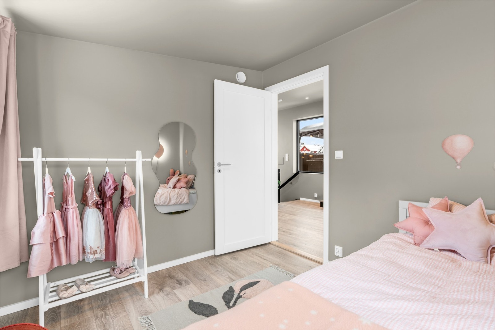 Toppetasjen inneholder 2 soverom Galleribilde