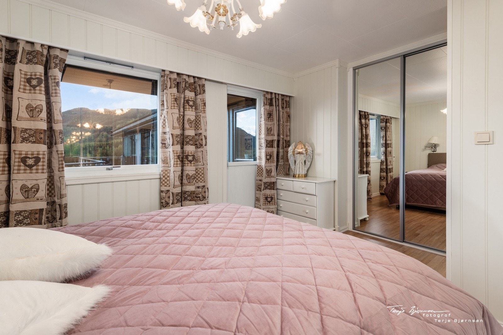 Romslig. Galleribilde