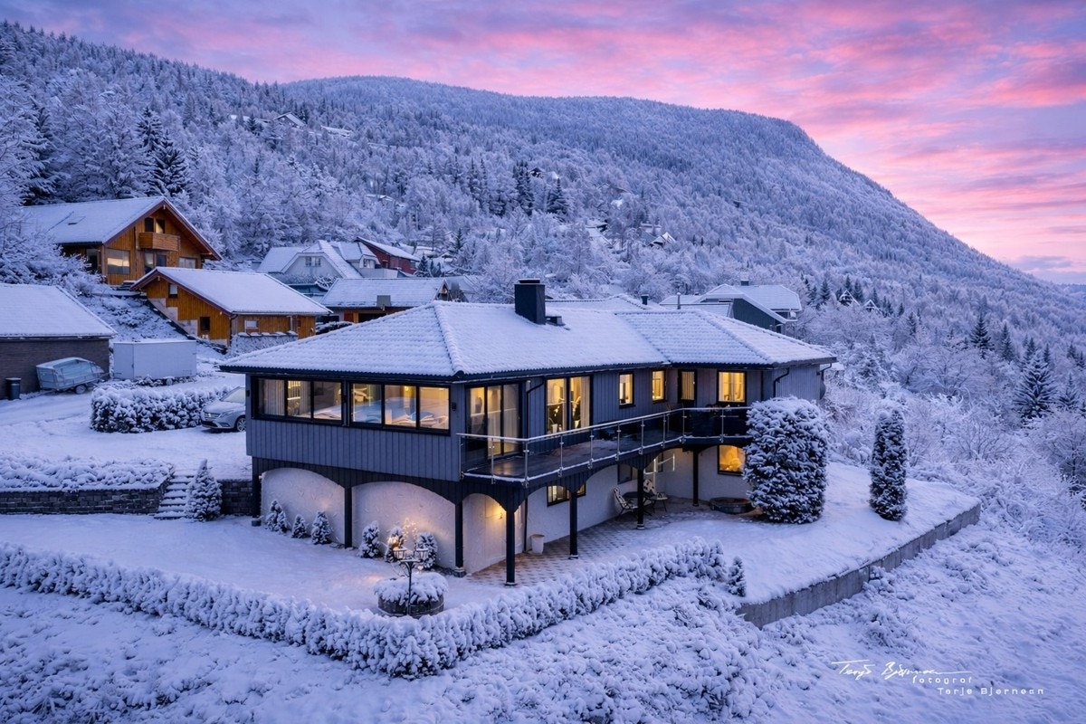 Eiendomsmegler MNEF/Partner/Økonom Ådne Holestøl Hognerud har gleden av å presentere denne flotte boligen! Galleribilde