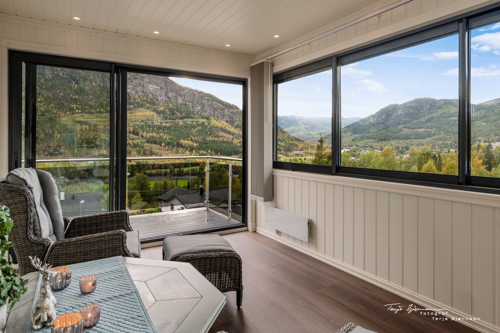 Vinterhage fra 2016. Varmekabler i gulvet. "Screens" på alle vinduer. Styres med fjernkontroll. Galleribilde