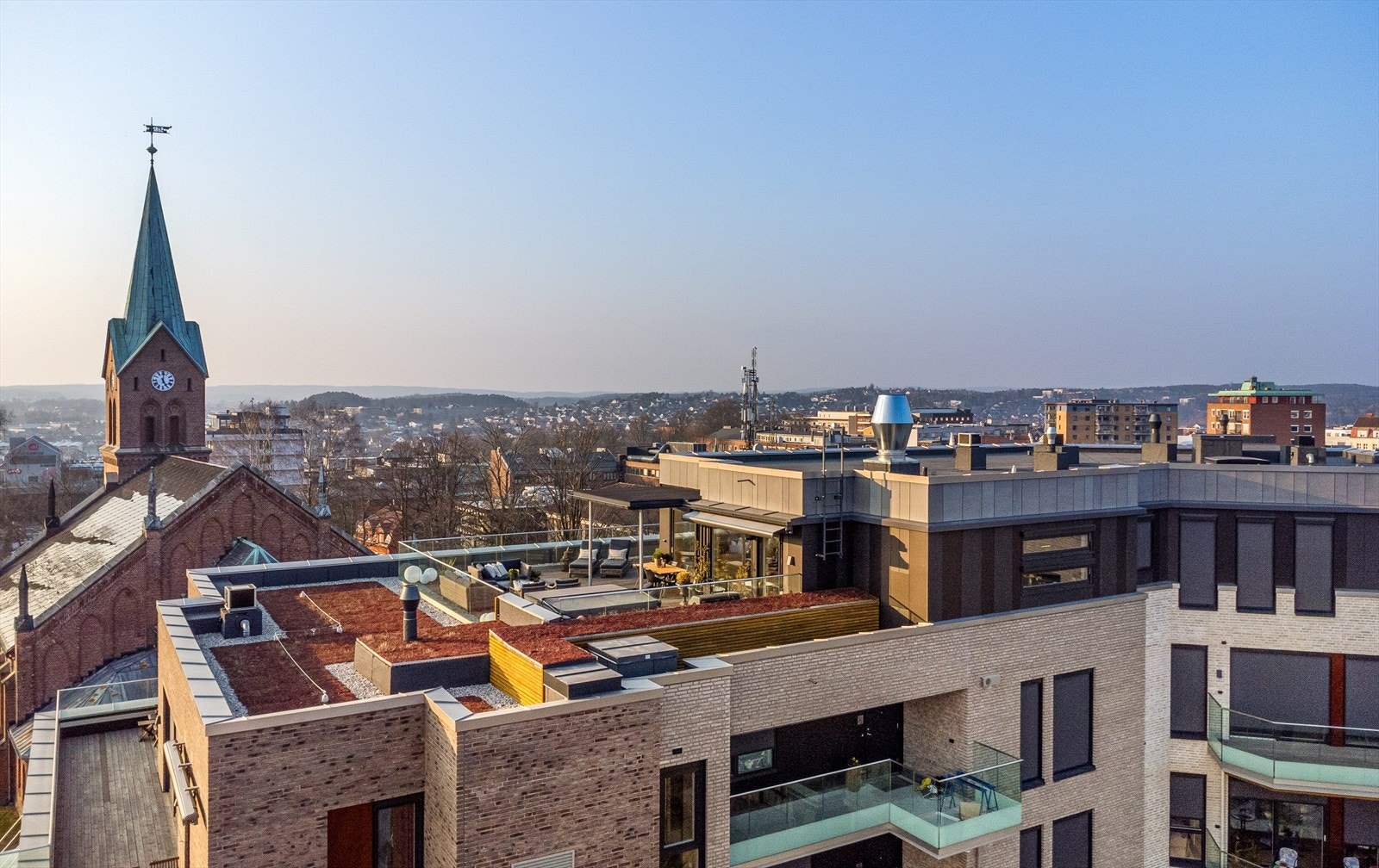 Kulås Hage har nok det mange vil si Sarpsborgs aller beste beliggenhet - her er sentrum og flotte parkområder like utenfor døren. Galleribilde