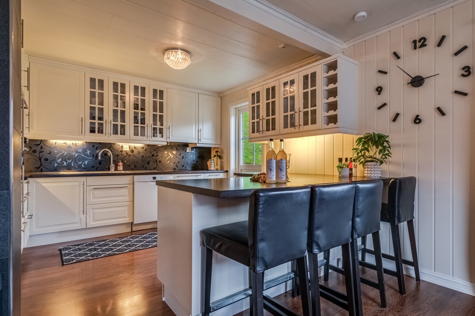 Lyst og flott kjøkken. Galleribilde