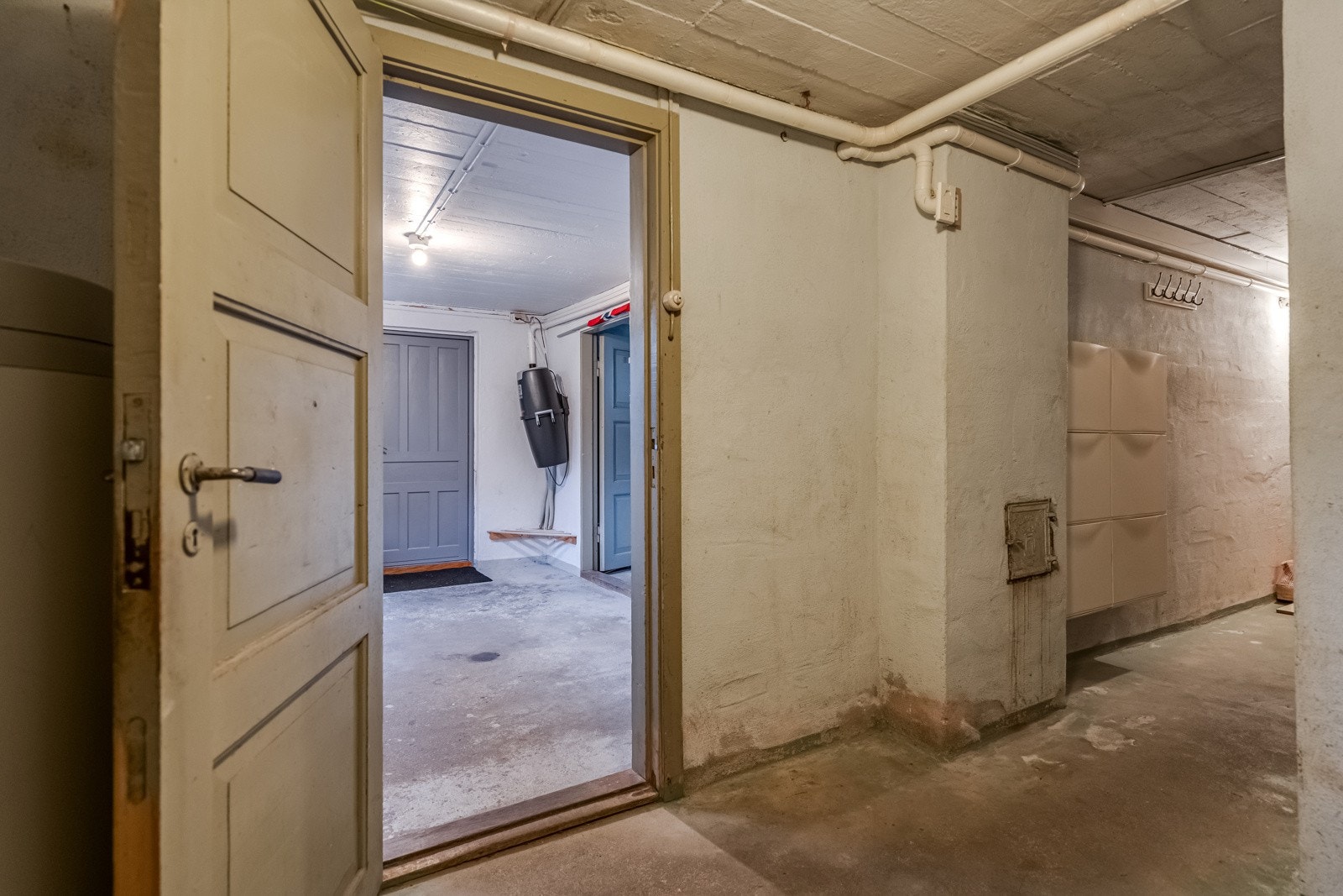 Trappegang i kjeller. Galleribilde