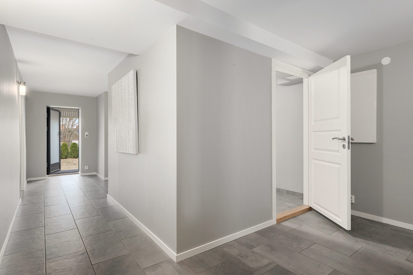 Underetasje med egen inngang. Galleribilde