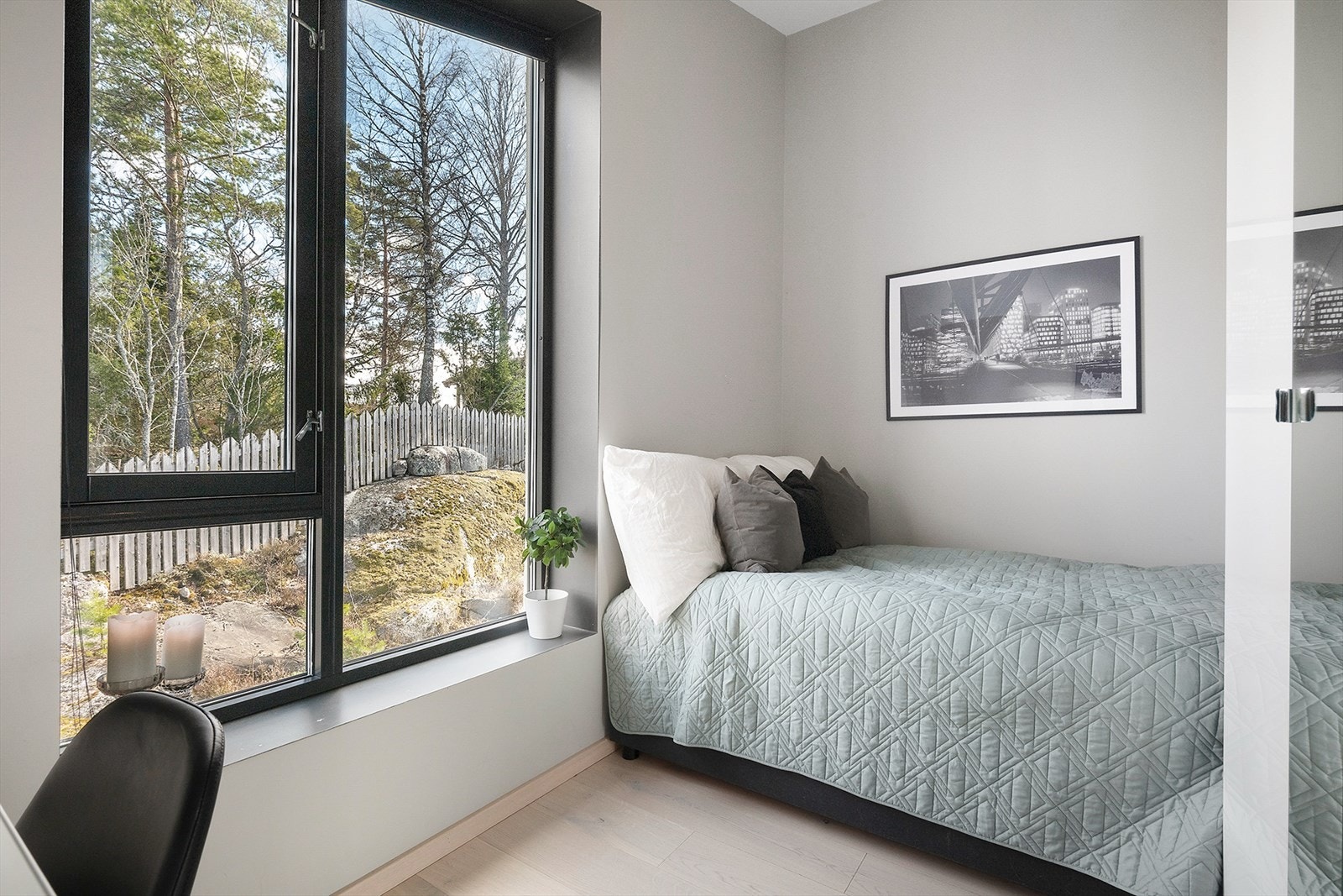 Det er et soverom i 2. etasje. Galleribilde