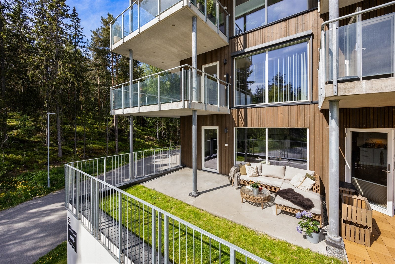 Attraktiv plassering på byggets ende Galleribilde