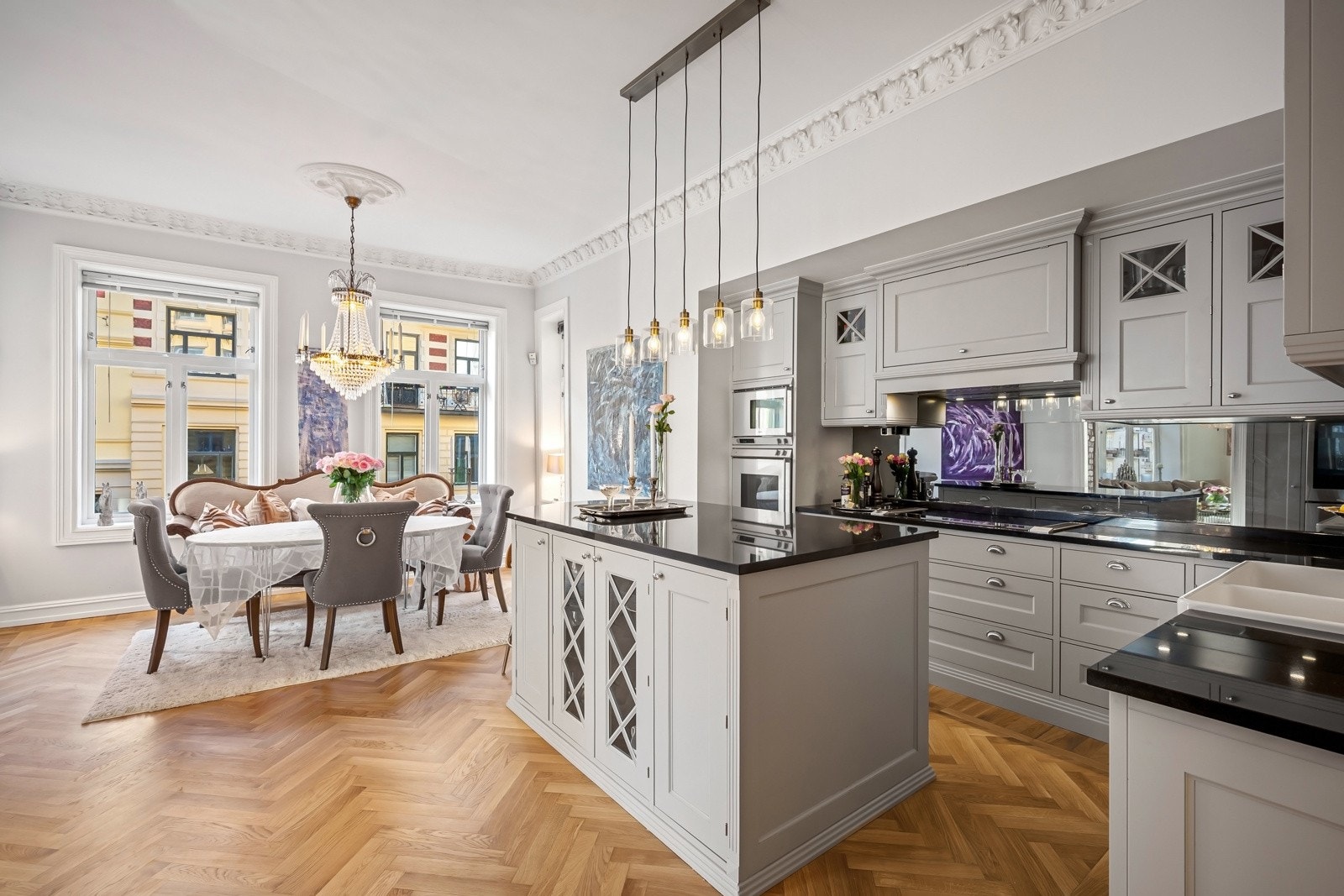 Kjøkkeninnredningen er håndlaget av Elen Møbelstudio. Galleribilde