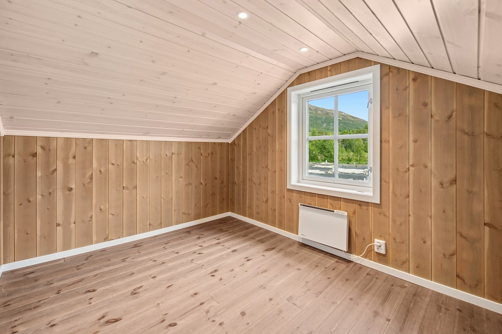 Hytta kan innredes med hemsrom for flere soverom. Det er mulighet for hele 4 soverom- to i hver etasje. Galleribilde