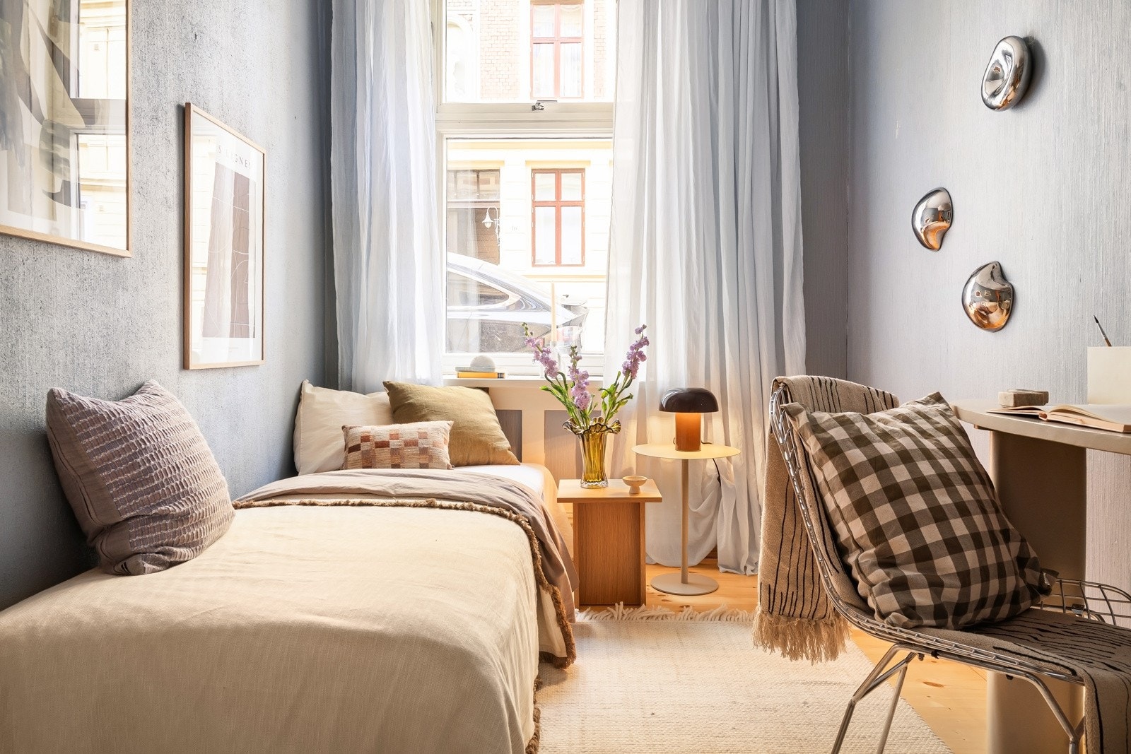 På soverom nummer to er det rikelig med plass til både garderobeskap og seng, samt annen ønsket møblering. Galleribilde