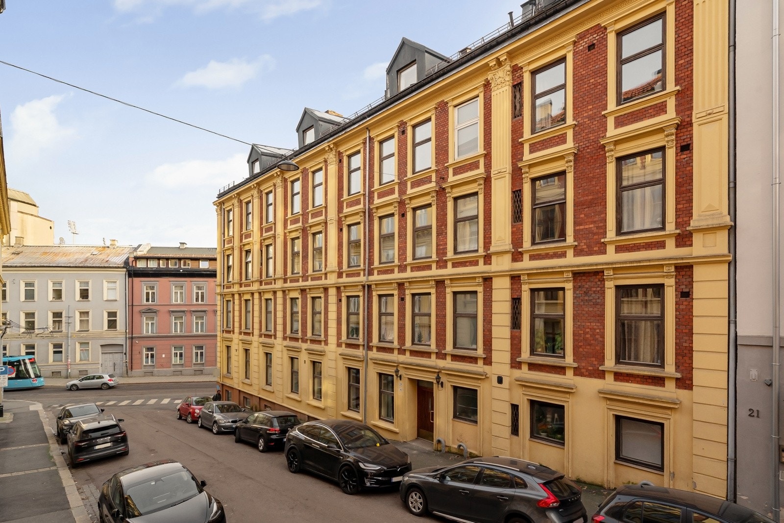 Pen og velholdt bygård fra 1894. Galleribilde