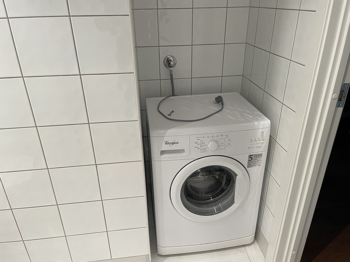 Opplegg for vaskemaskin på bad Galleribilde