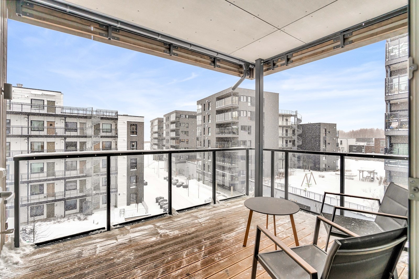 Boligen ligger i et sentralt og populært boligområde, like utenfor Jessheim sentrum i Ullensaker kommune. Galleribilde