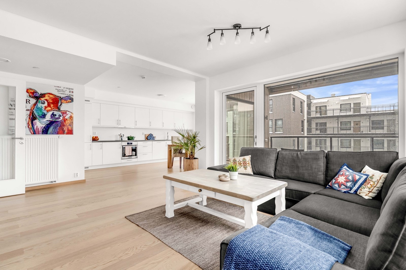 I tillegg er det utgang til en herlig sydvestvendt balkong. Galleribilde