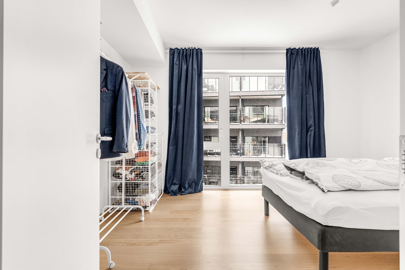 Videre er det plass til garderobeløsning. Galleribilde