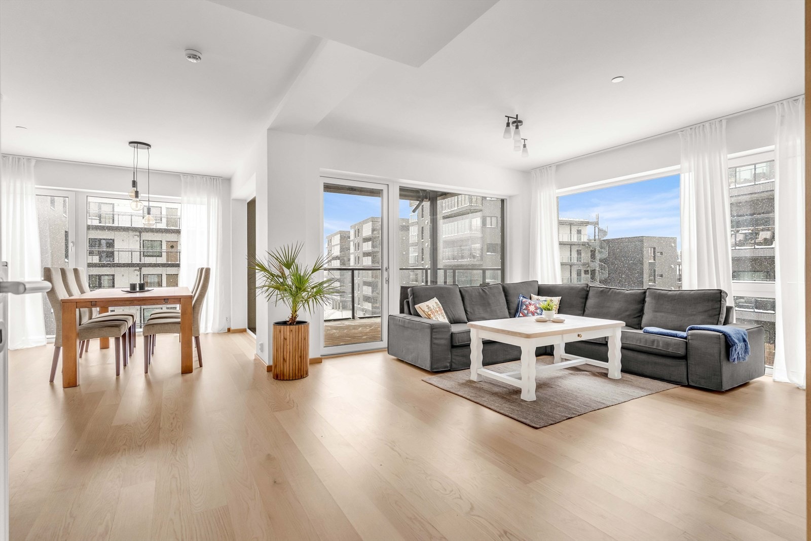 Martin Eilertsen ønsker velkommen til Døliringen 30A på Jessheim! Foto: Anders Botnmark Galleribilde