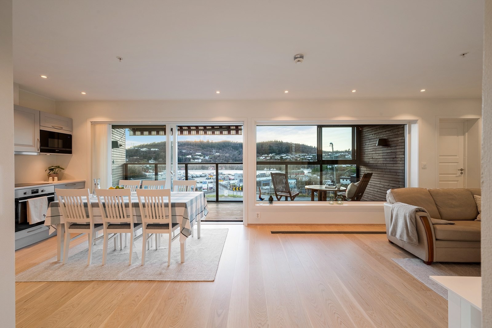 - Stue og kjøkken strekker seg over et areal på 31,2 m² - Galleribilde