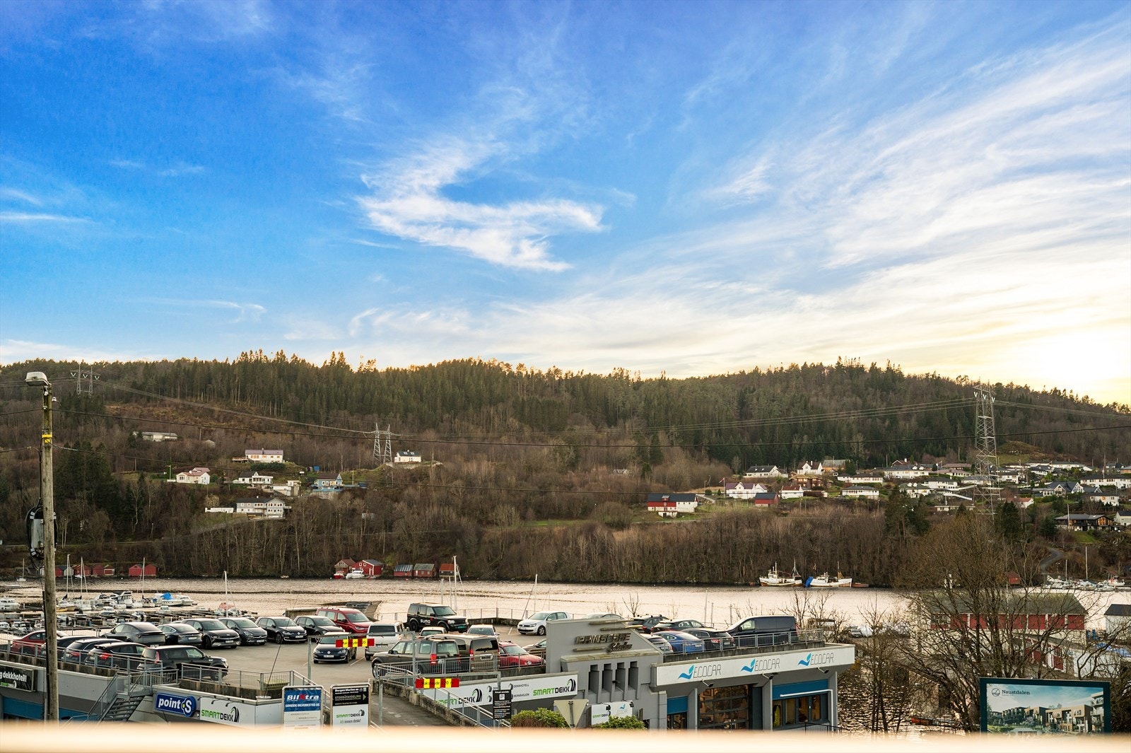 - Fra leiligheten er det kost vei til sjøen i Dolvika - Galleribilde