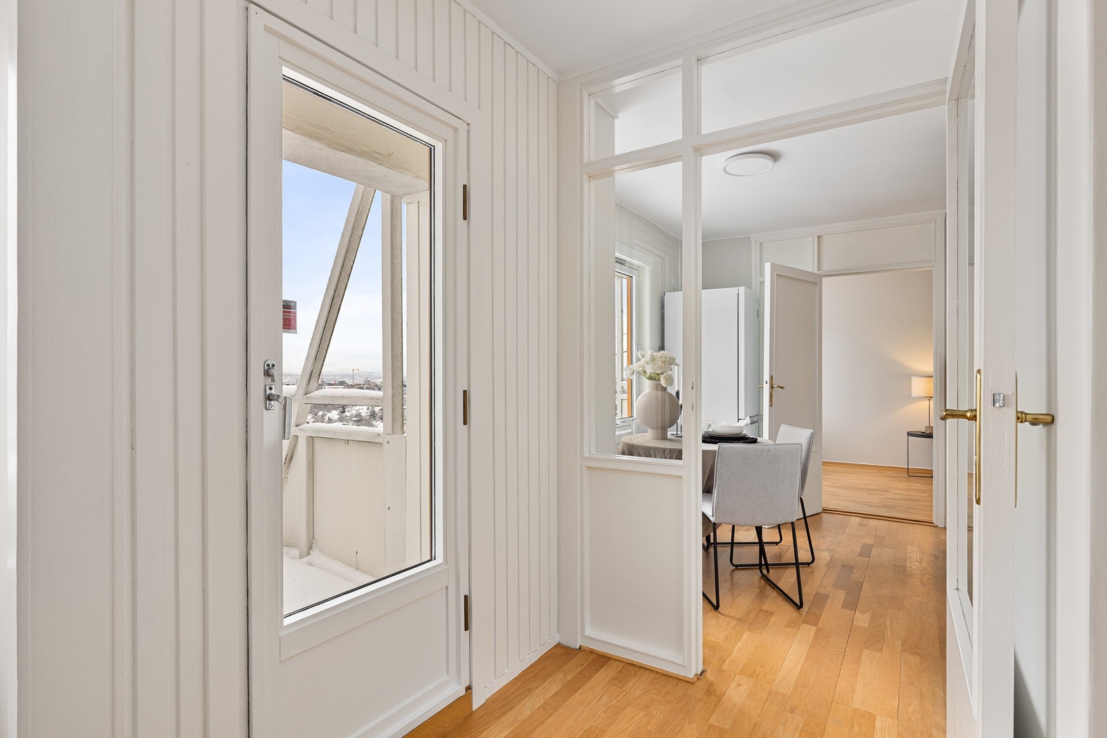 Mellom stue og kjøkken er det dør, denne kan fjernes dersom man ønsker en mer åpen løsning Galleribilde