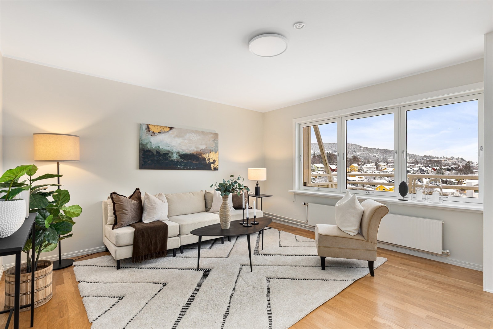 Velkommen til Betzy Kjelsbergs vei 11, en praktisk og usjenert utsiktsleilighet i byggets 11. etasje. Galleribilde