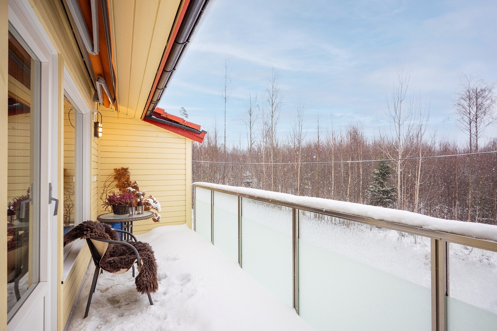 Sydvestvendt veranda på 10 kvm har gode solforhold Galleribilde