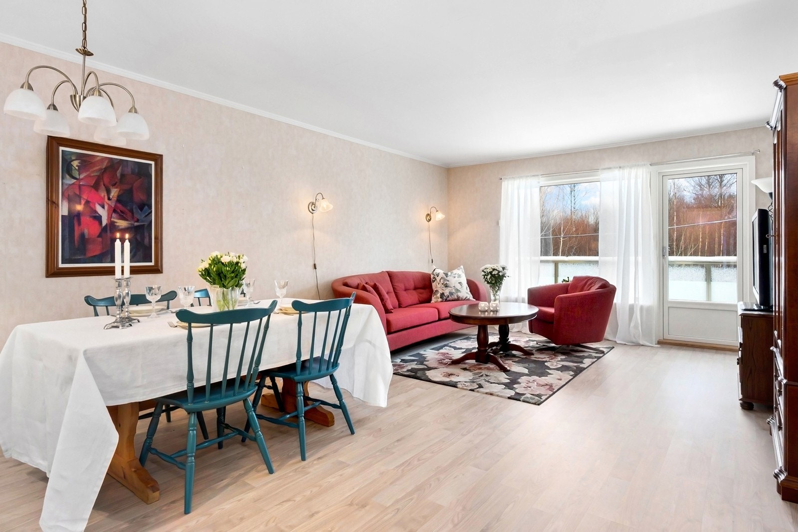 Velkommen til Tverrveien 70 formidlet av Nordvik v/Tarjei Innleggen! Foto: Marie Waagan Galleribilde