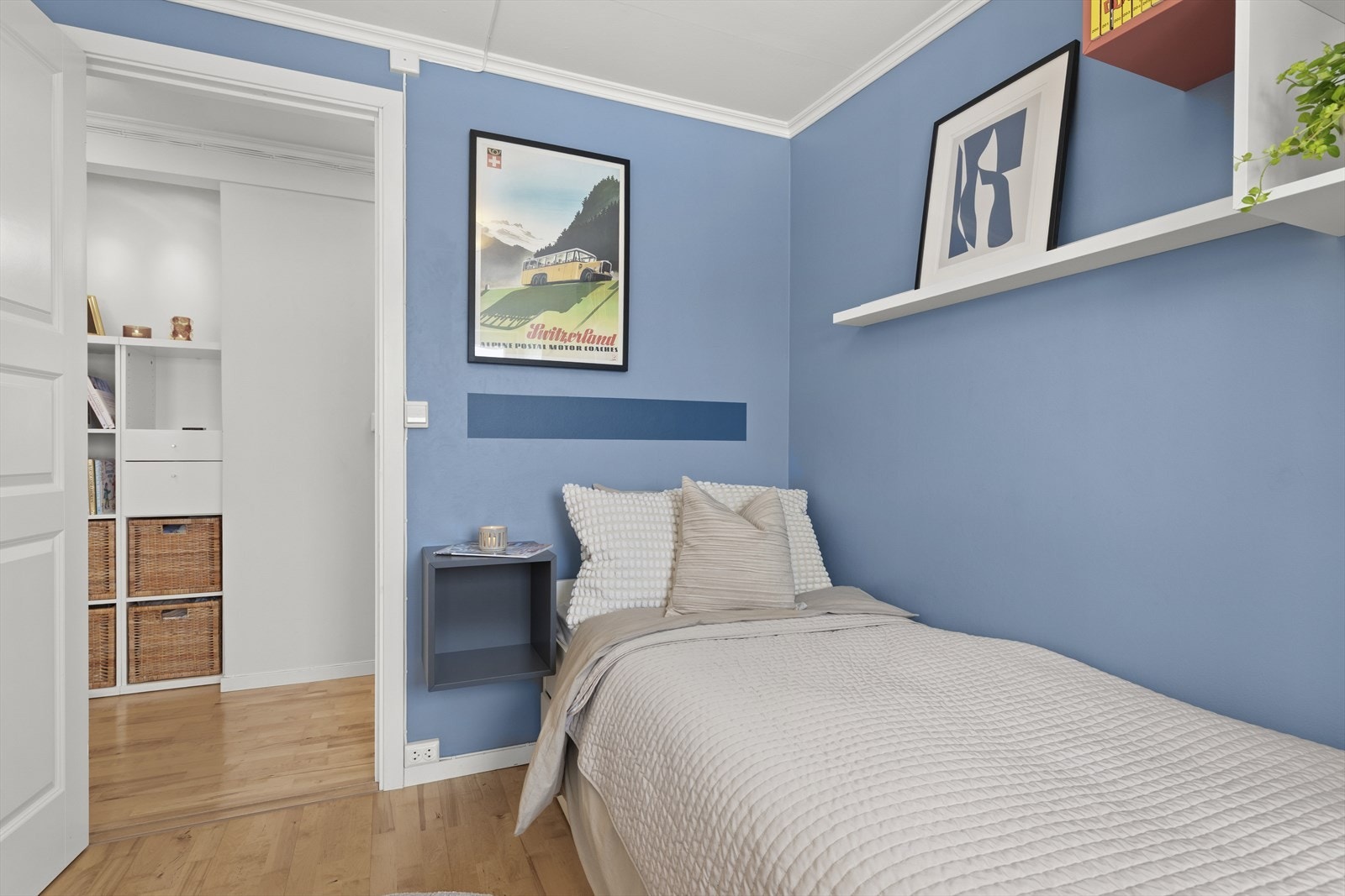 Rommet passer ypperlig som barnerom, gjesterom eller kontor. Galleribilde