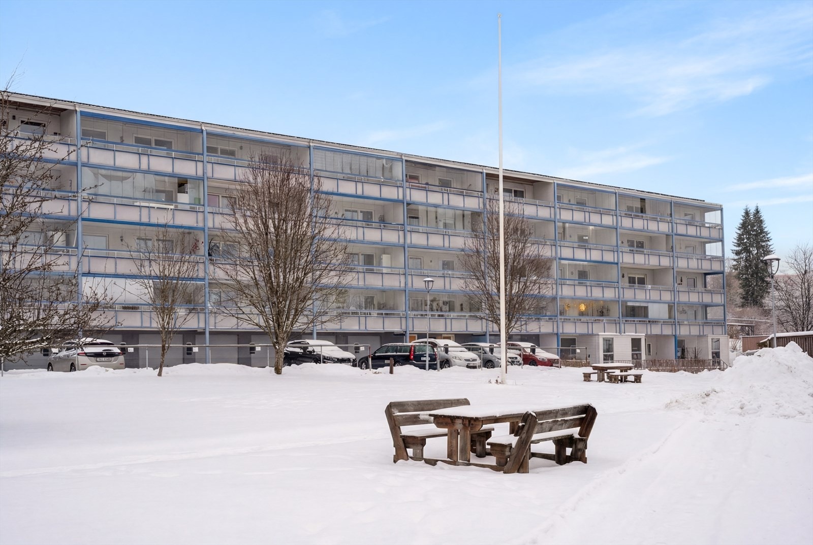 Borettslaget leier ut garasje- og parkeringsplasser etter liste. Galleribilde