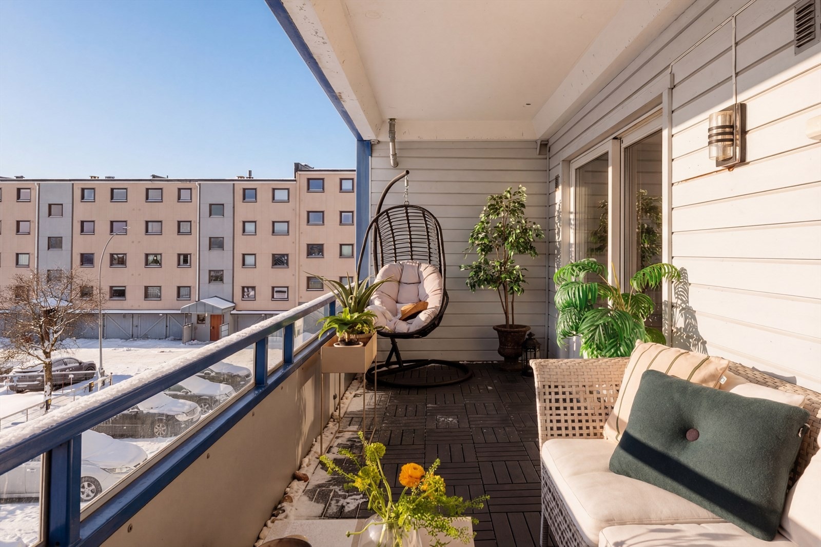 Med gode solforhold, et trivelig utsyn og god plass ligger alt til rette for at varme, solfylte dager kan tilbringes her ute. Galleribilde