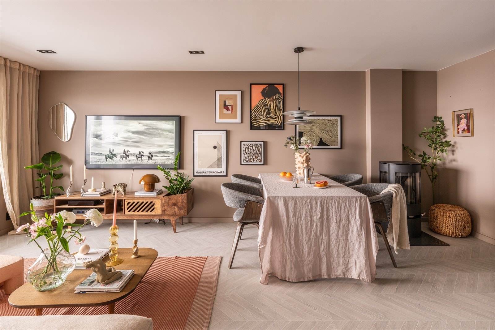 En strøken 4-roms leilighet med lekre detaljer og moderne løsninger. Galleribilde