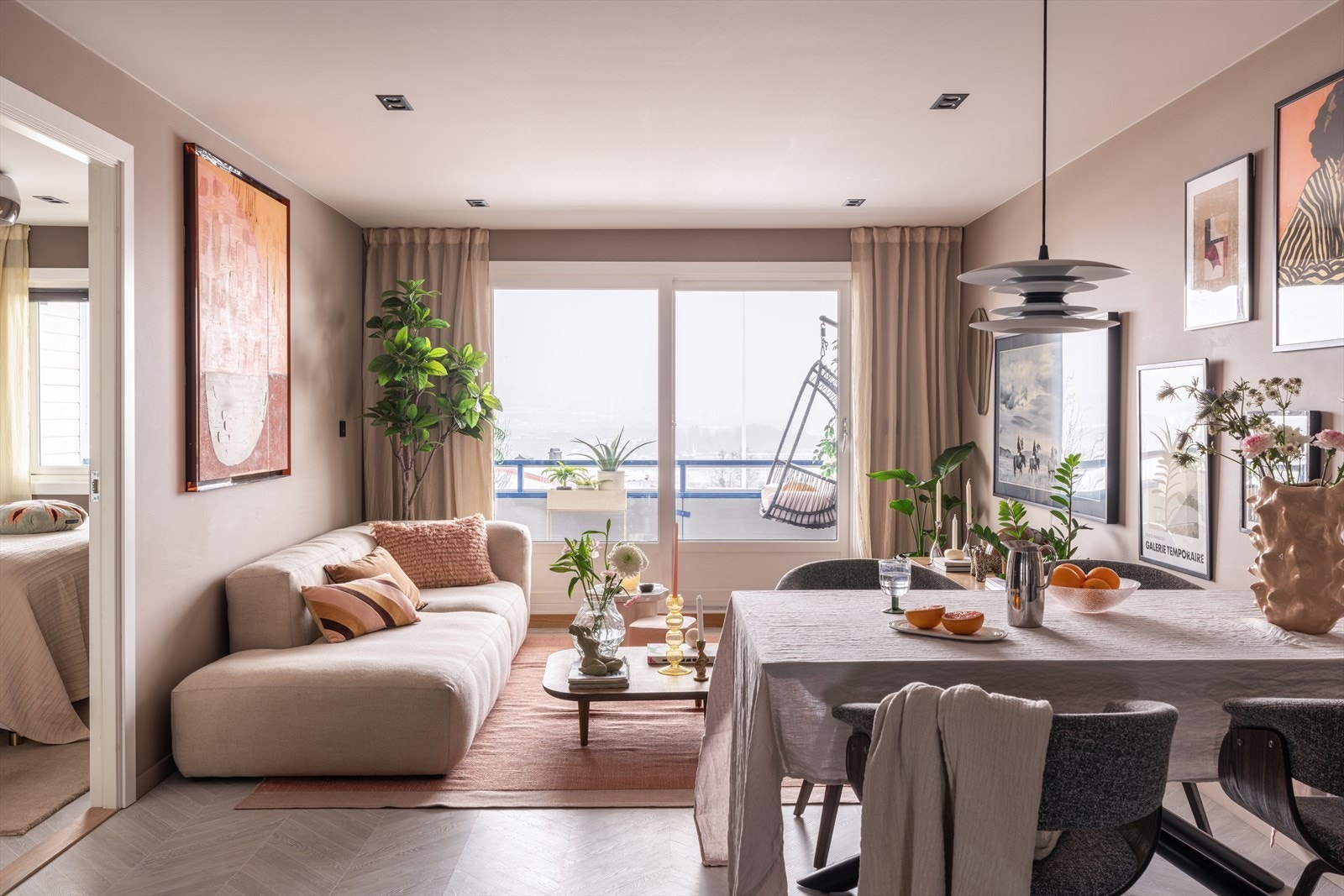 Emir Resulbegovic v. Emera Eiendomsmegling ønsker velkommen til Hubroveien 6B! Galleribilde