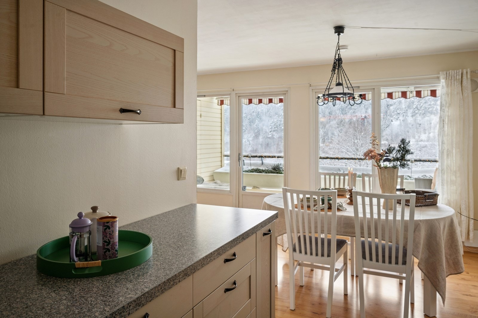 Se punktet "Innbo og løsøre" vedrørende hva av hvitevarer som medfølger boligen. Galleribilde