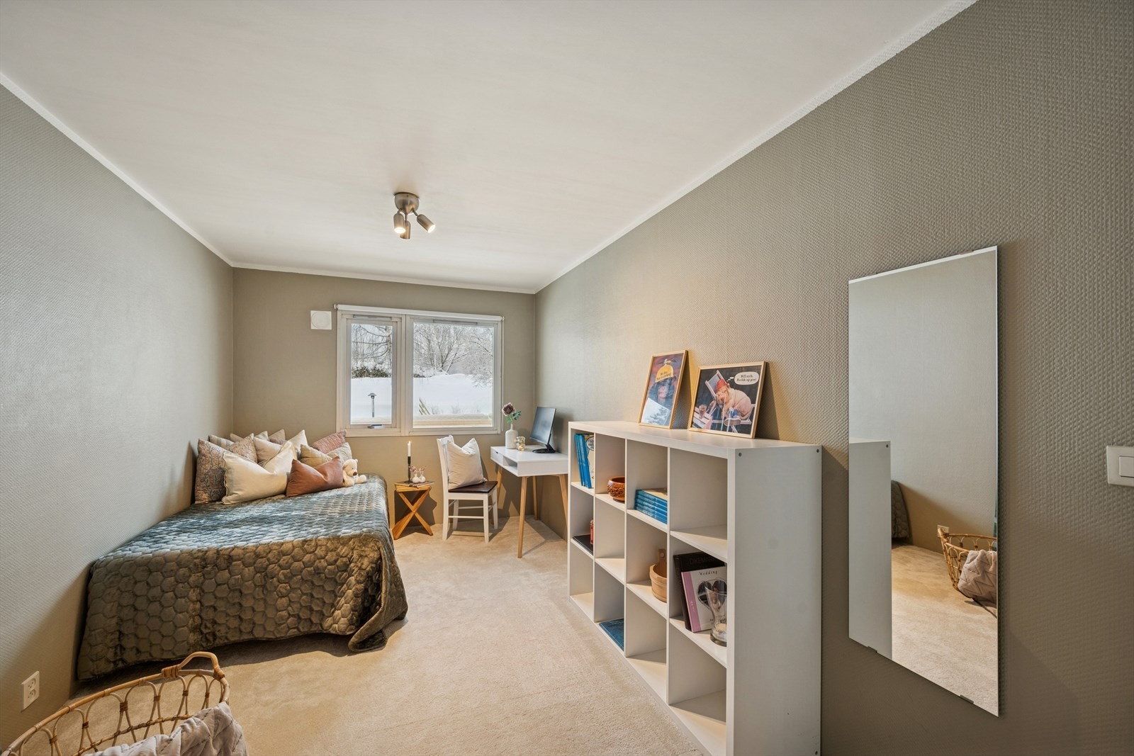 Soverom ll - På soverommene er det lagt teppe, perfekt for kalde vintermorgener. Galleribilde