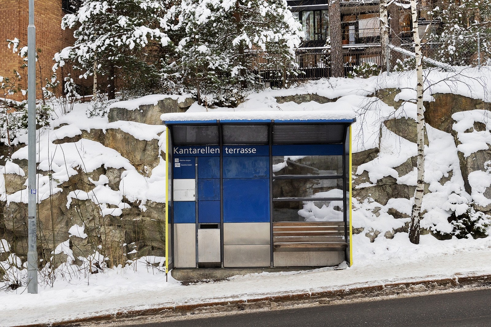 Kort vei til nærmeste bussholdeplass. Galleribilde