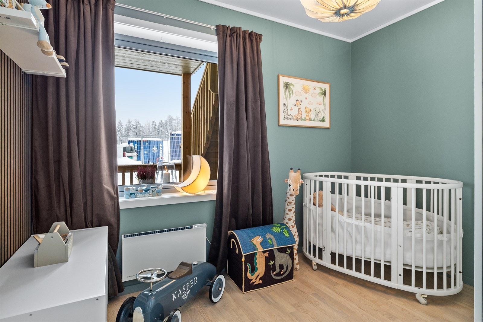 Soverom nummer to passer ypperlig som barnerom, gjesterom eller hjemmekontor - fleksibelt for både nåværende og fremtidige behov. Galleribilde