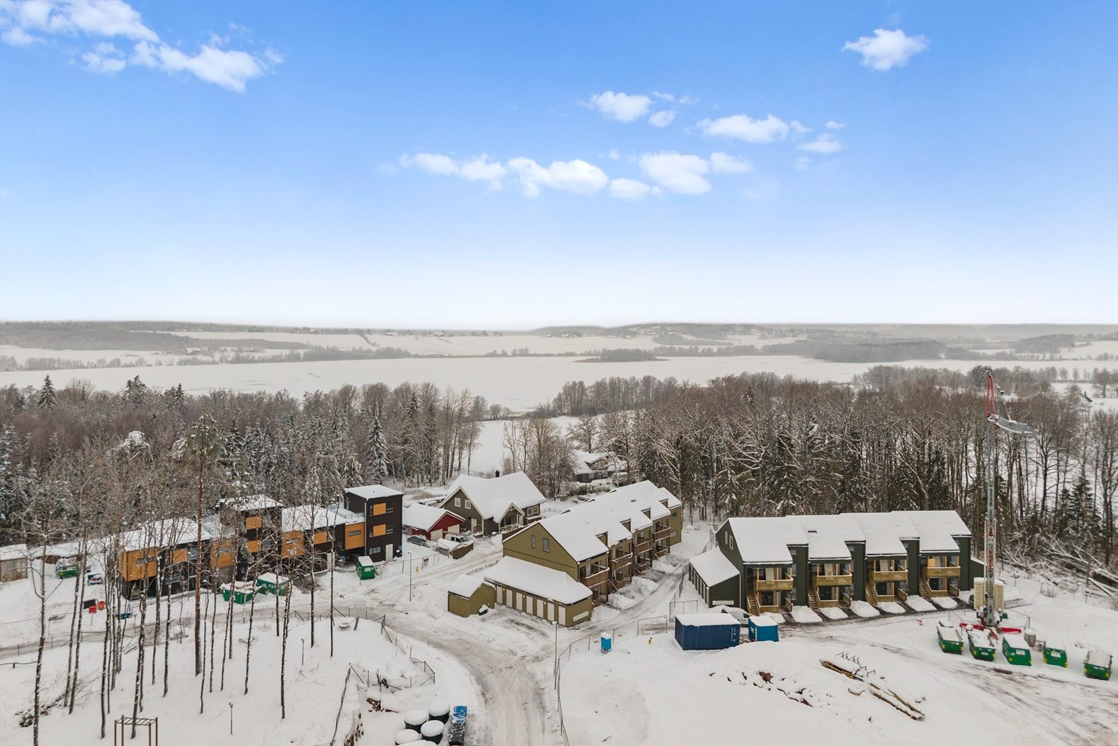 I tillegg får du carport med elbillader, som er en stor fordel både i dag og fremover. Galleribilde