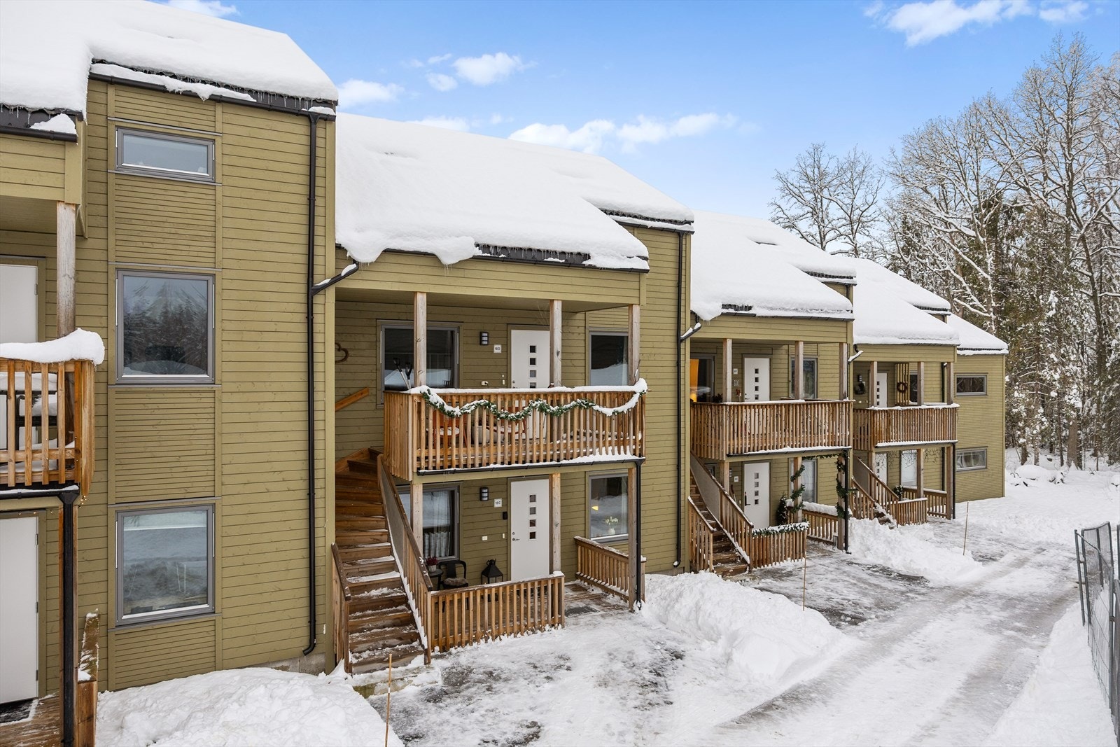 Velkommen til Tussekroken 10C - en svært pen og innbydende leilighet oppført i 2024. Galleribilde