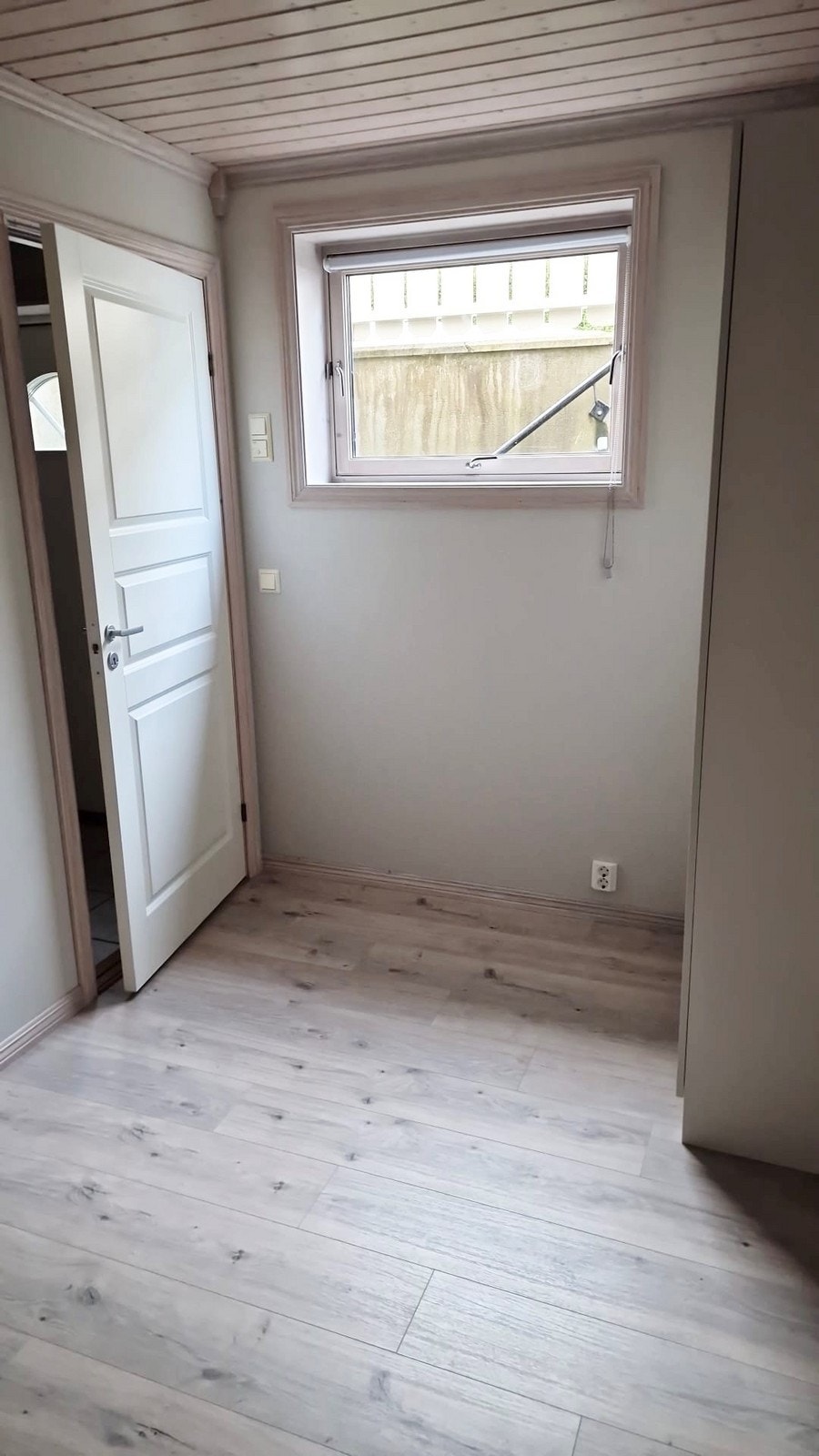 Soverom 2 med garderobeskap. Galleribilde