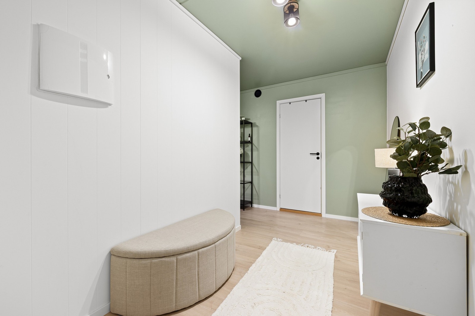 Leiligheten disponerer to eksterne boder i kjeller/sokkel med et samlet areal på ca. 9 m² (BRA-e). Galleribilde