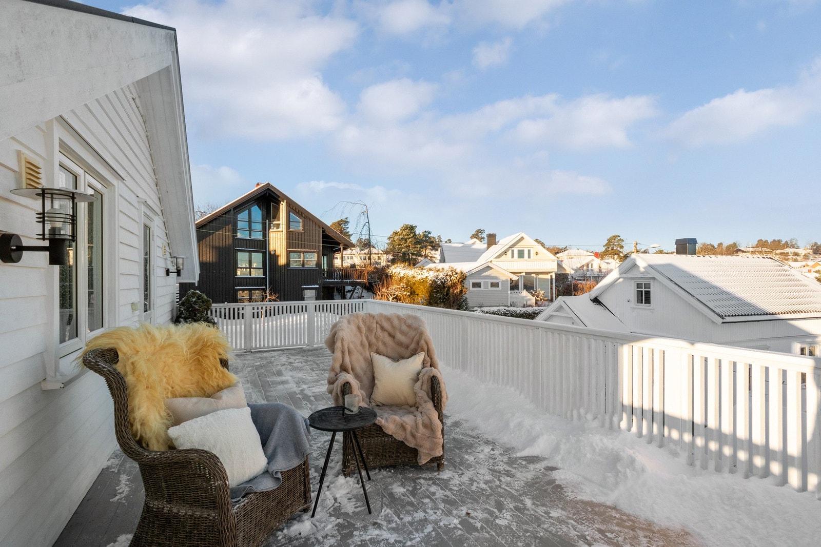 Den øvre verandaen i 2. etasje, som ble etablert i 2013 og måler ca. 29 kvm. Galleribilde