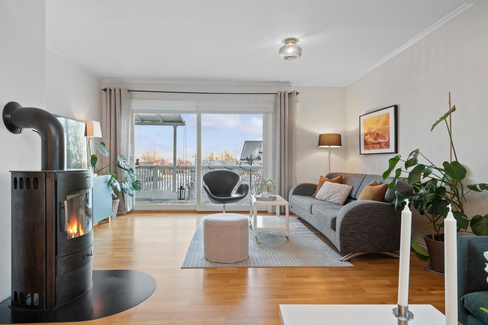 En peisovn skaper lune kvelder. Galleribilde