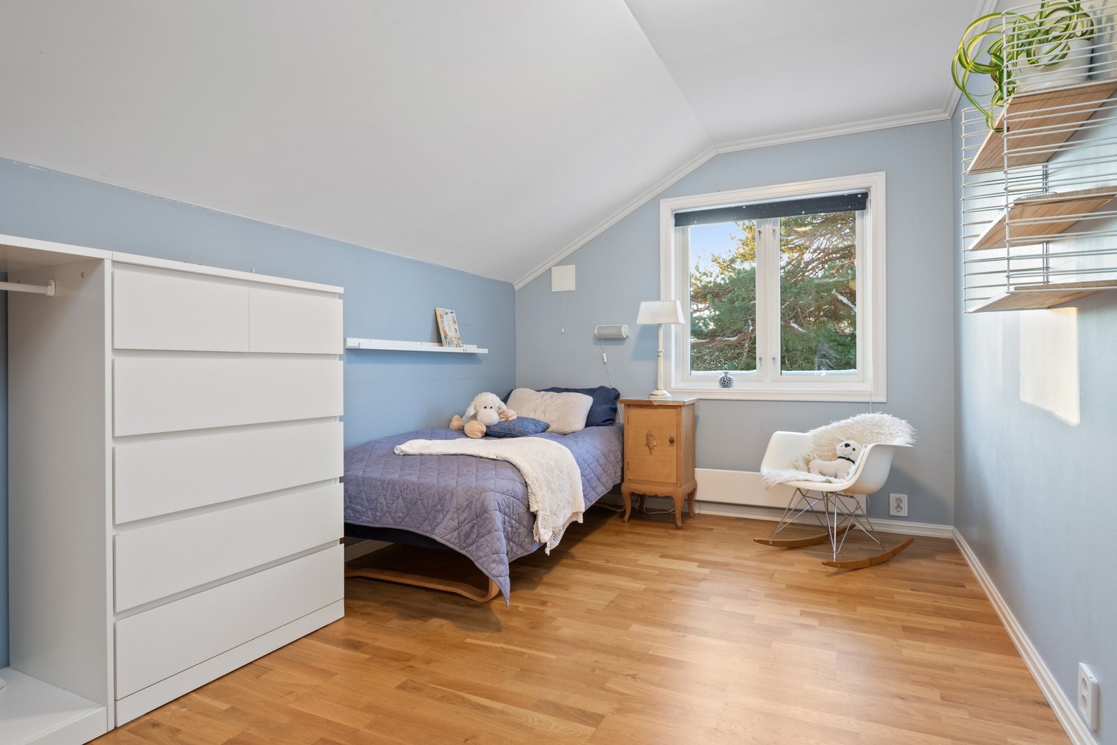 Romslig soverom. Galleribilde