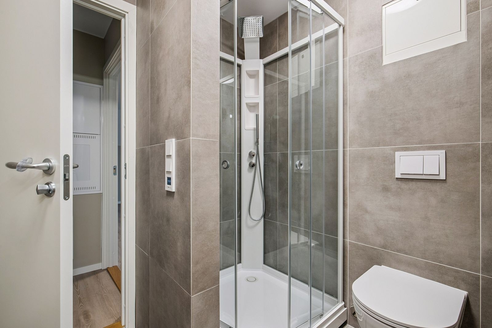 Bad med dusjkabinett Galleribilde