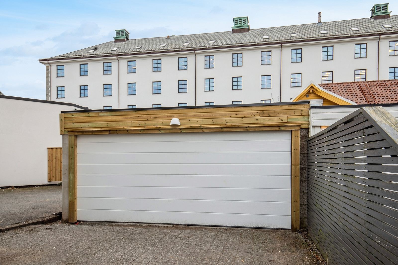 En garasjeplass medfølger leieforholdet. Galleribilde