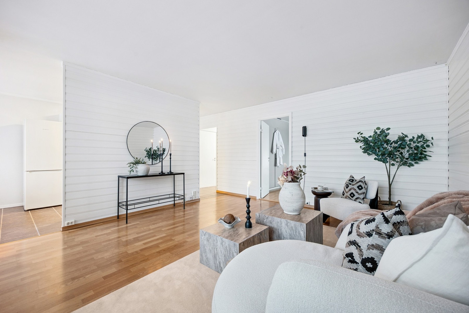 Det er installert varmepumpe i stuen som bidrar til energieffektiv oppvarming og godt inneklima. Galleribilde