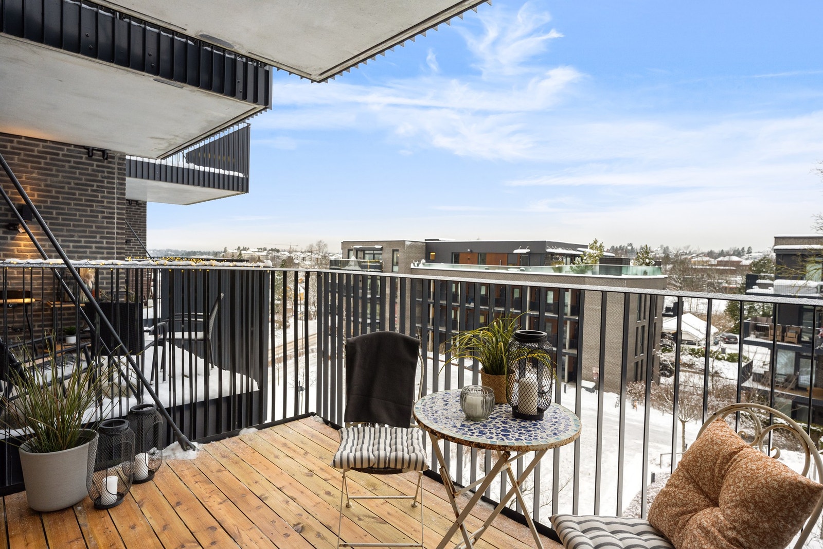 Leiligheten ligger høyt og fritt til i byggets 4. etasje Galleribilde