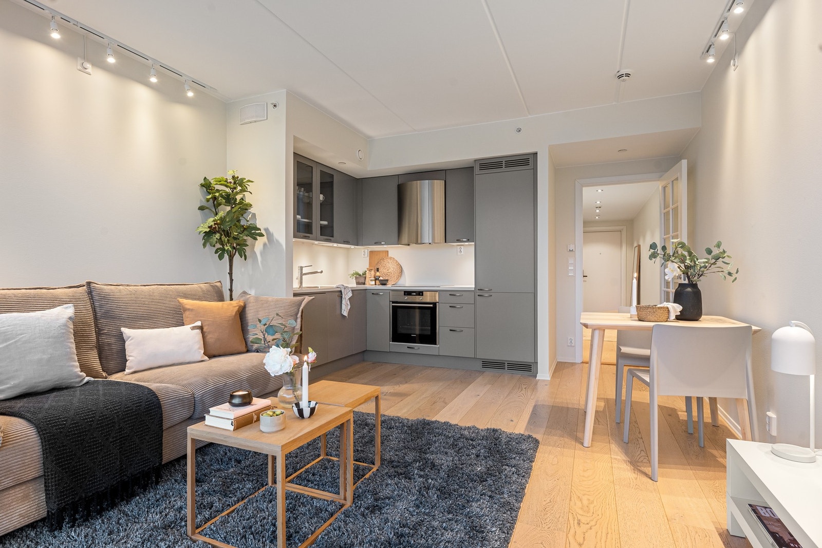 Leiligheten oppvarmes via vannbåren gulvvarme i alle rom Galleribilde